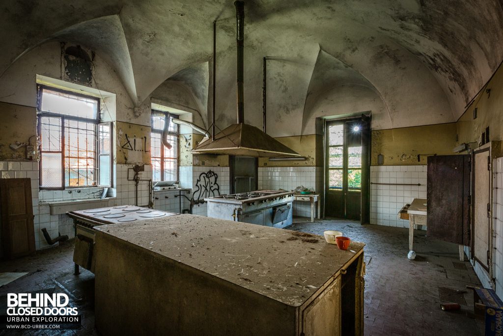 Monastero MG, Italy - Large kitchen
