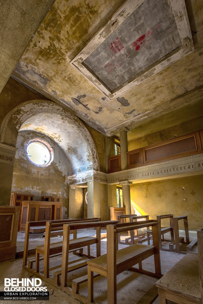 Red Cross Hospital, Italy - Cross on ceiling