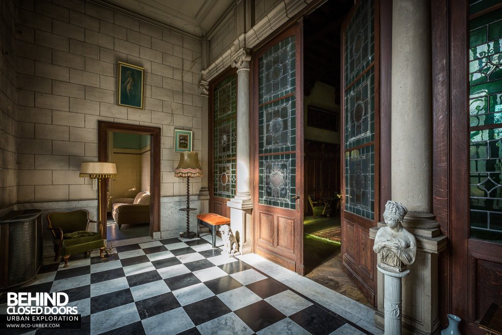 Town Mansion, Belgium - The front porch sets the standard as soon as you arrive
