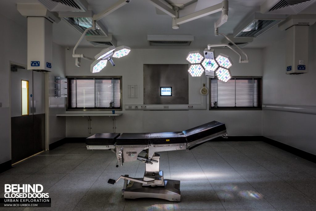 Alder Hey Children's Hospital - Operating theatre with lights and operating table