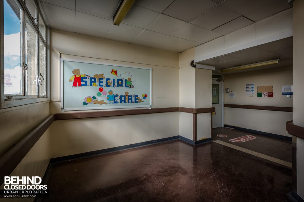 Queen Elizabeth II Hospital - Special Care sign in corridor