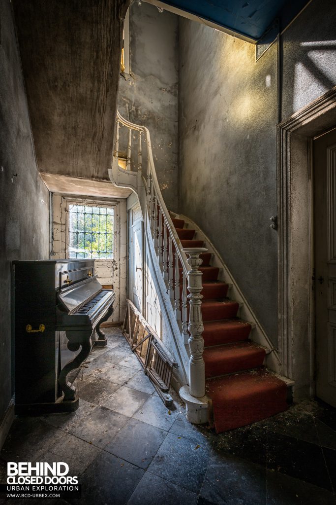 Manoir DP, Belgium - Piano and staircase