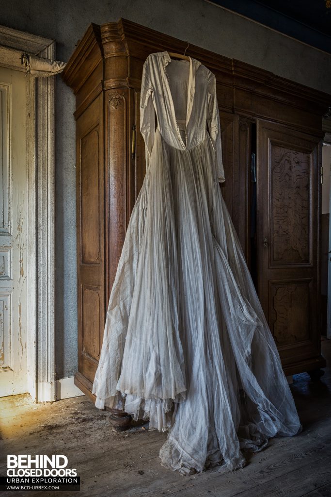 Manoir DP, Belgium - White dress