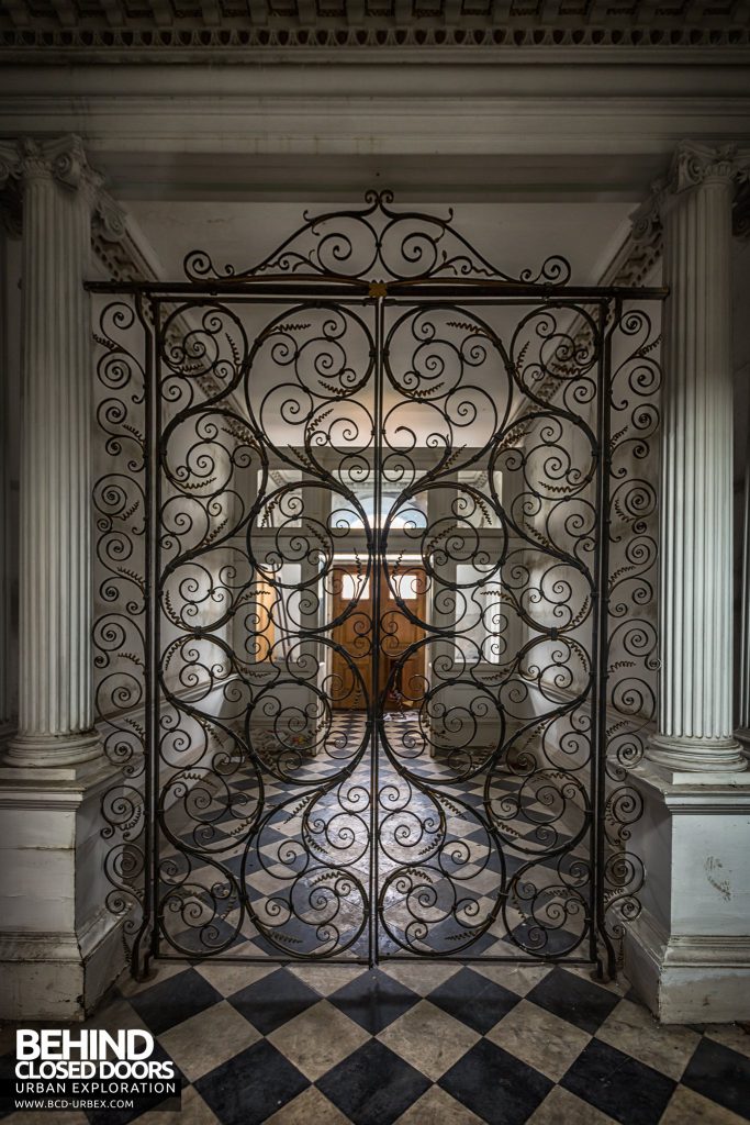Doughty House, Richmond - Closed gates to hallway