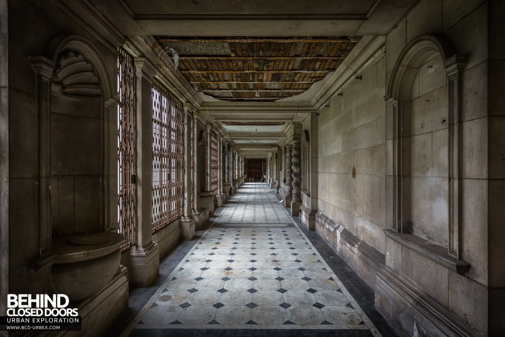 Doughty House, Richmond - View down the gallery