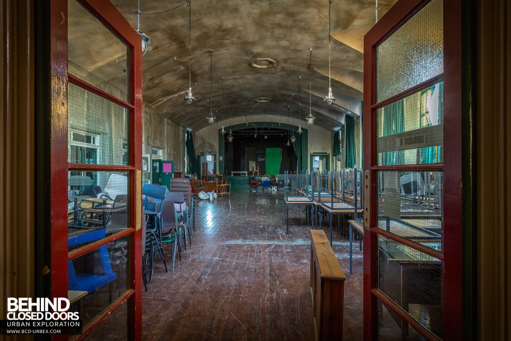 Holly Lodge, Liverpool - Entering the main hall