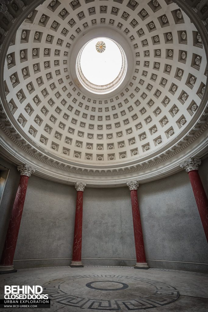 Tottenham House - Dome and columns