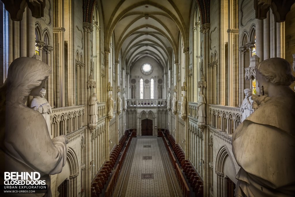 Chapelle des Pelotes, France - View down the chapel between statues