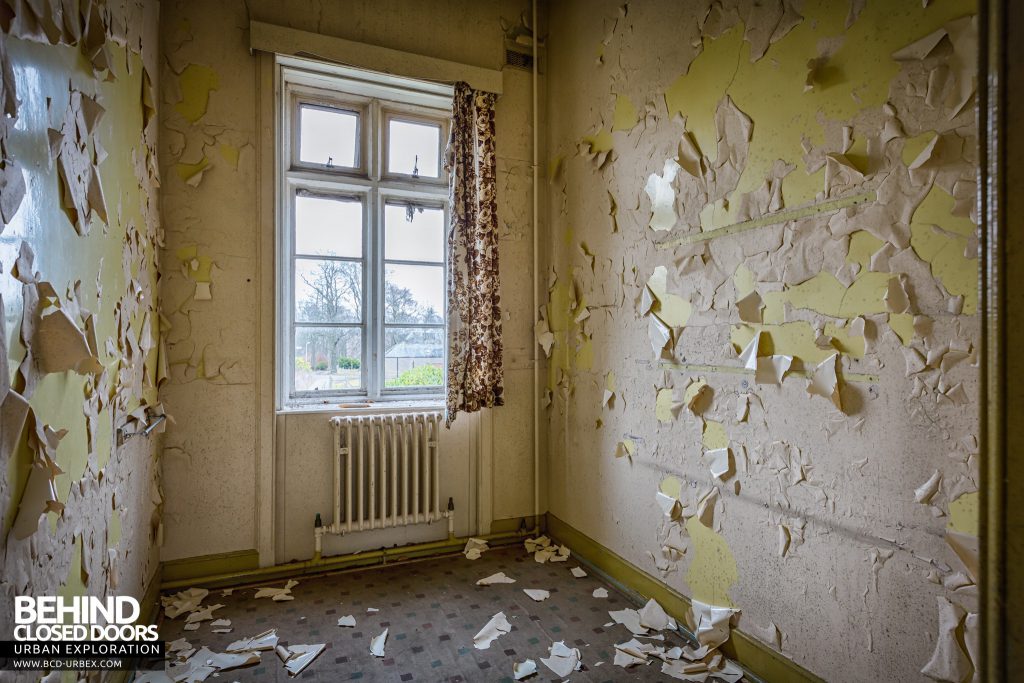 Sunnyside Asylum, Montrose - Peely paint in one of the cells