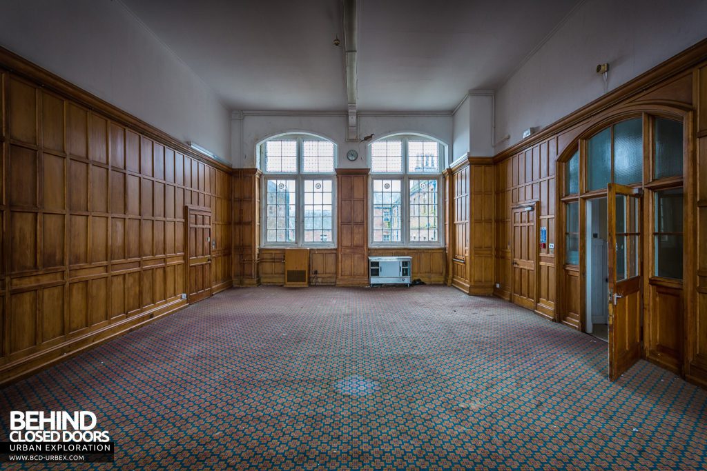 Sunnyside Asylum, Montrose - Room by the hall