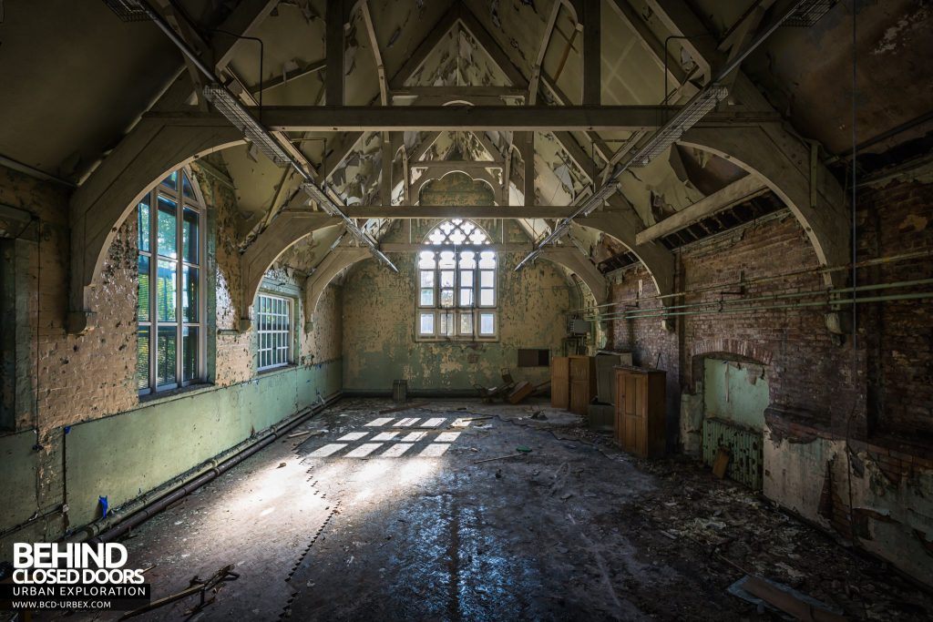 St John the Baptist School, Wigan - Timber beams in the school hall