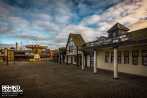 Pleasure Island - Pay booths in the "Old England" park entrance