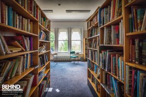 Battenhall Mount - Library shelves