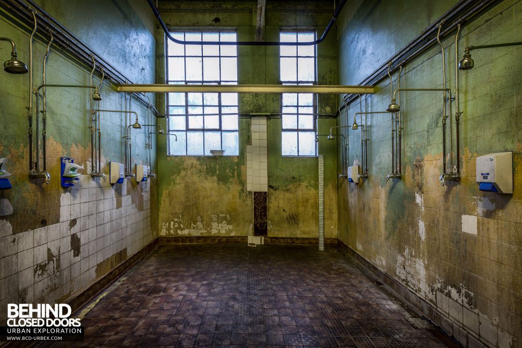 Goodyear Mixing and Retread Plant, Wolverhampton - Old decaying shower room