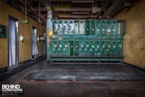 Goodyear Mixing and Retread Plant, Wolverhampton - Lockers and shower cubicles