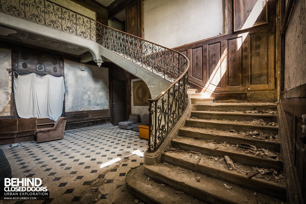 Château Stromae / Castle 65, France - Staircase in the entrance hall