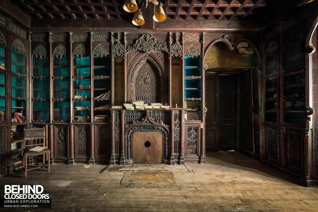 Château Stromae / Castle 65, France - Grand carved fireplace in the library