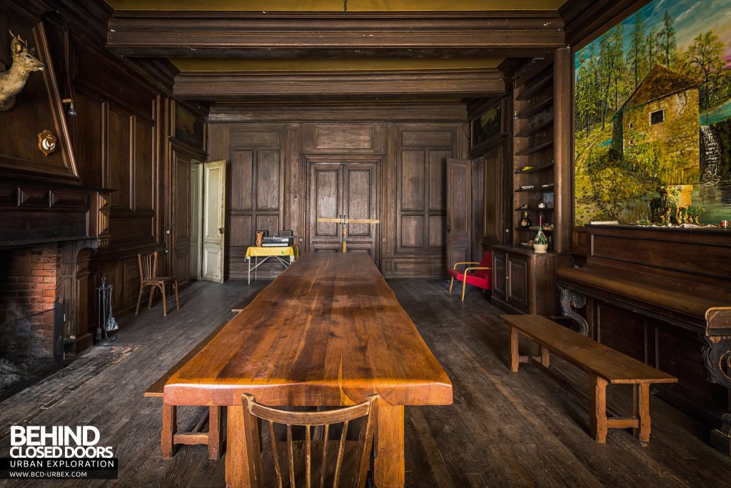 Château Stromae / Castle 65, France - Wood panelling in the dining hall