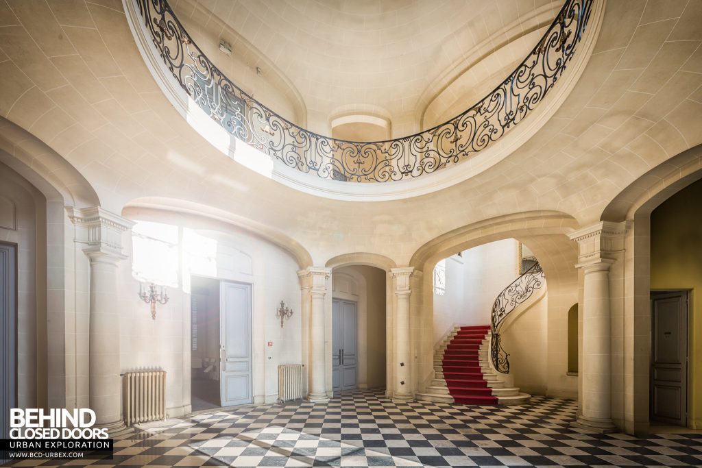 Château Sarco, France - The grand entrance hall