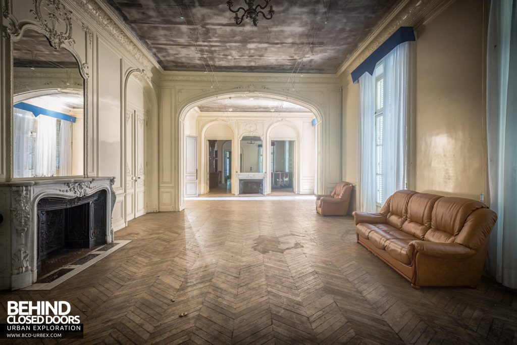 Château Sarco, France - Arches continued through further grand rooms downstairs