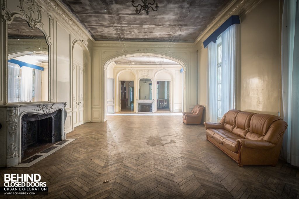 Château Sarco, France - Arches continued through further grand rooms downstairs