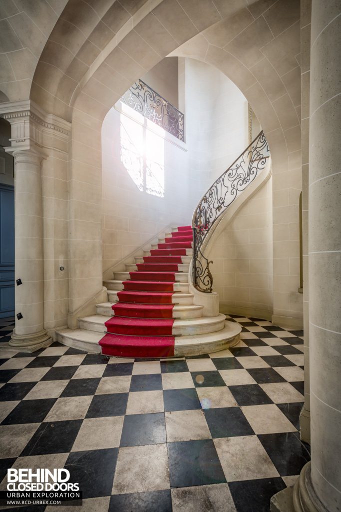 Château Sarco, France - The curved staircase