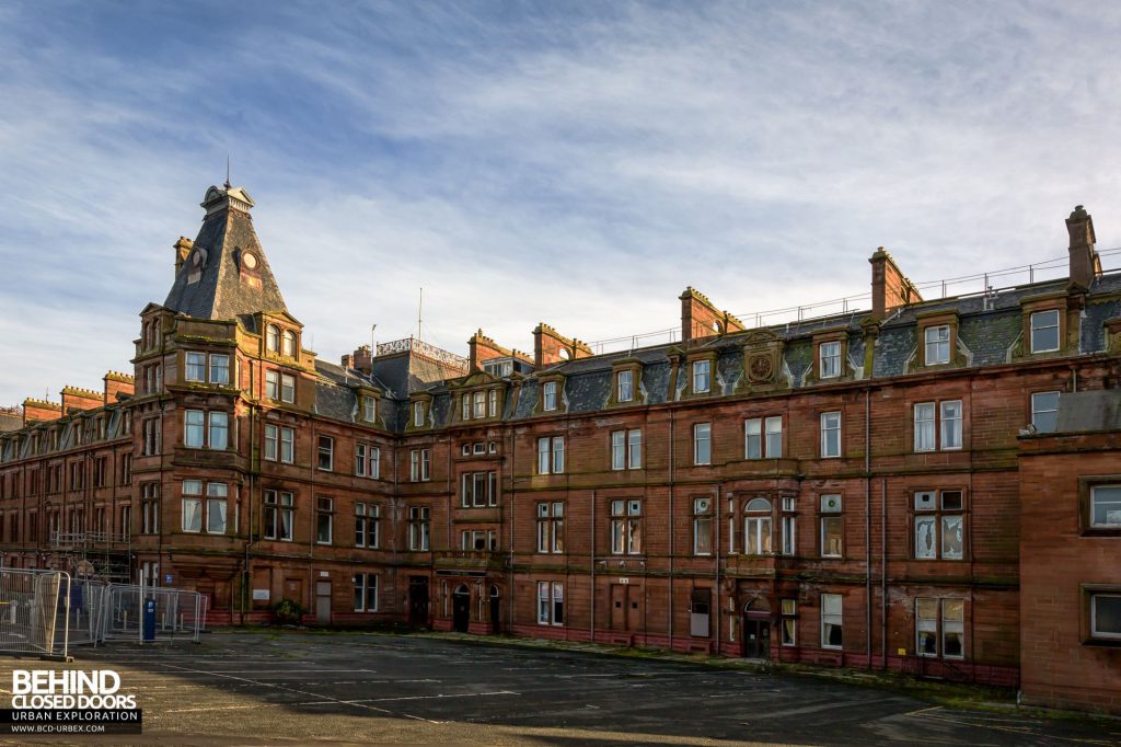 Station Hotel, Ayr - The car park is fenced off due to parts of the exterior falling off