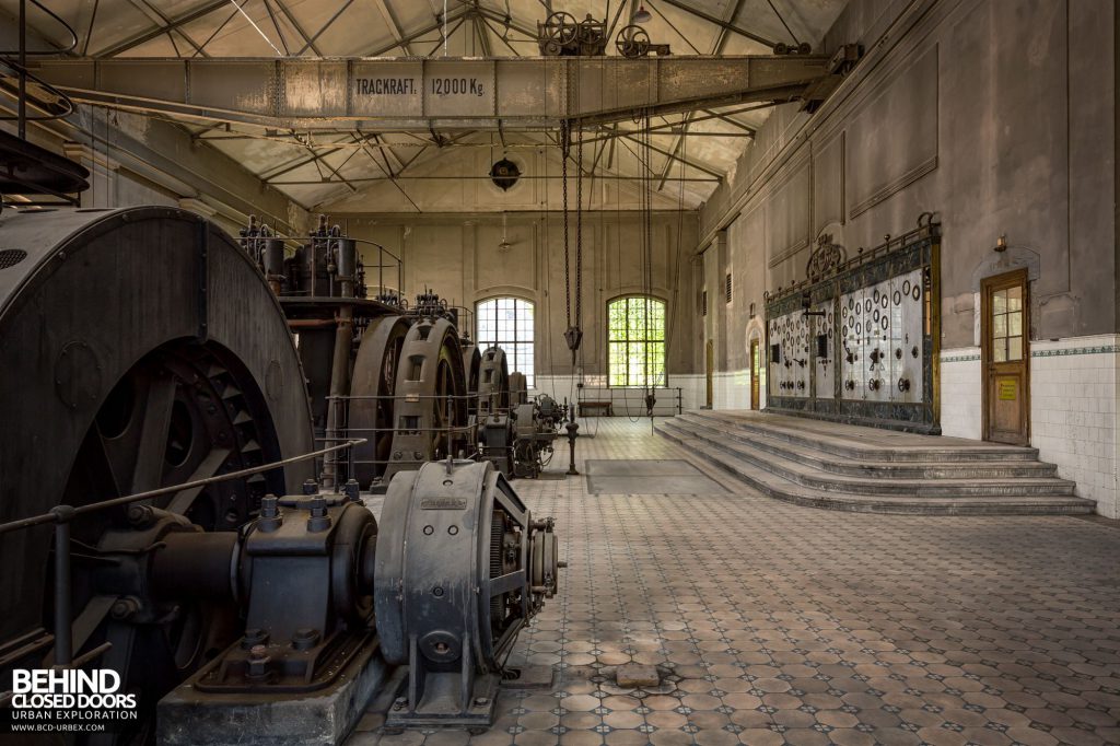 Diesel Centrale, Austria - The engines and control panel