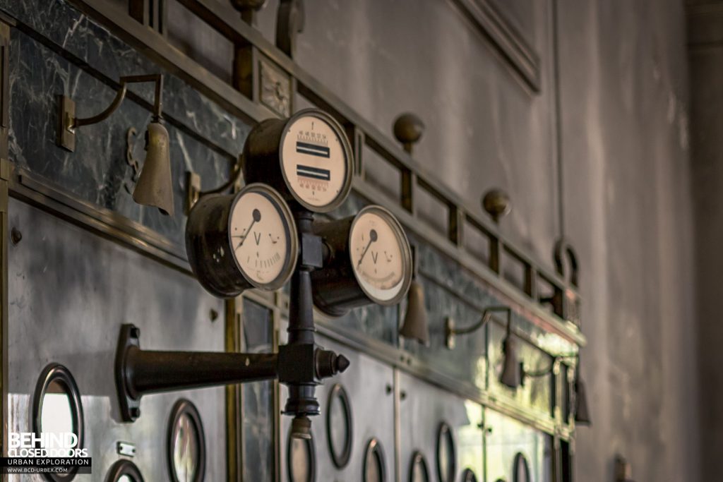 Diesel Centrale, Austria - Gauges on the control panel