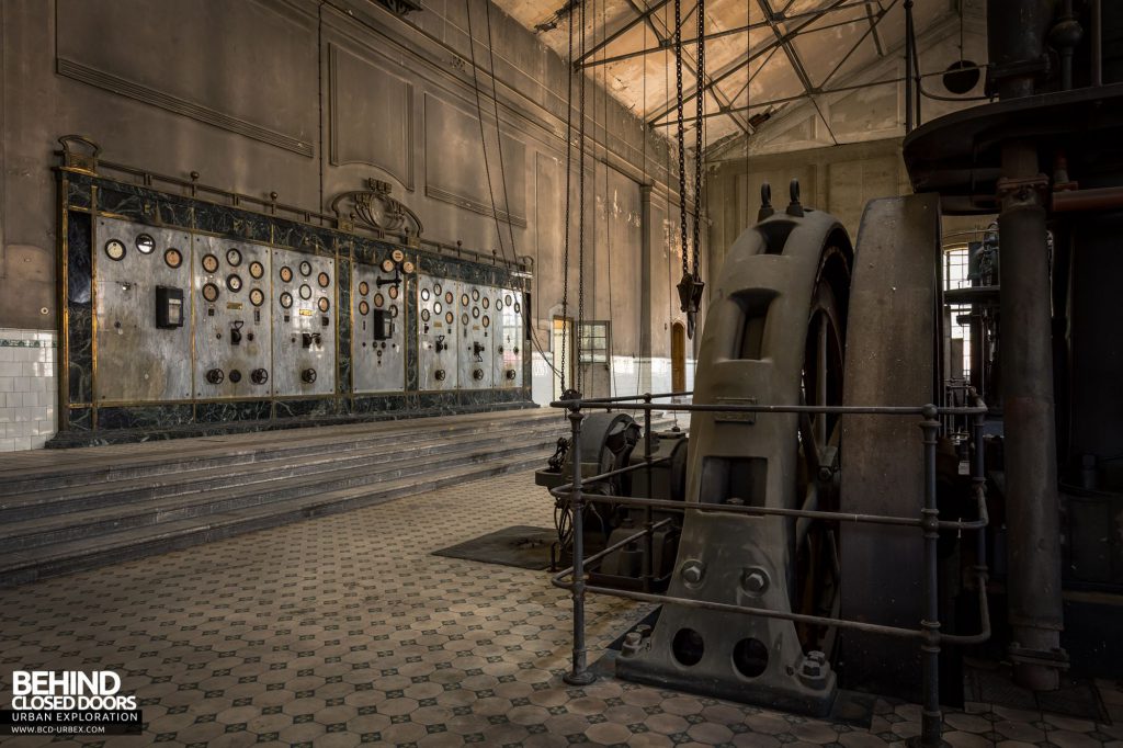 Diesel Centrale, Austria - One of the generators and control panel in the background