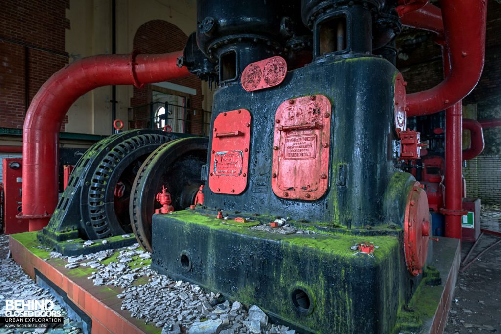 Hesketh Power House - Belliss & Morcom Vertical Cylinder Compressor, driven by the induction motors