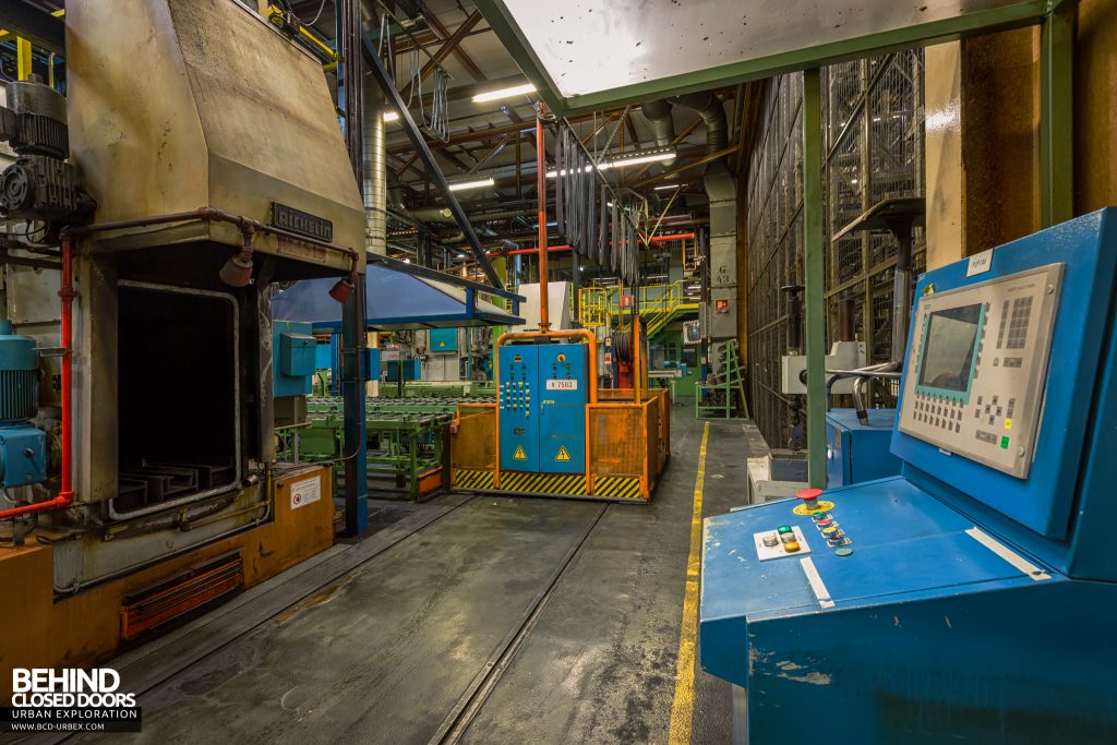 Caterpillar, Gosselies - Aichelin Furnace and control panel