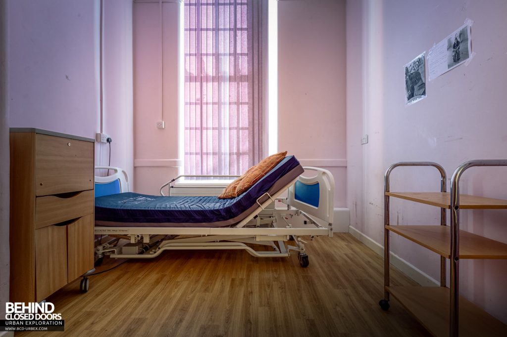 Whitchurch Hospital - Bed in a ward room