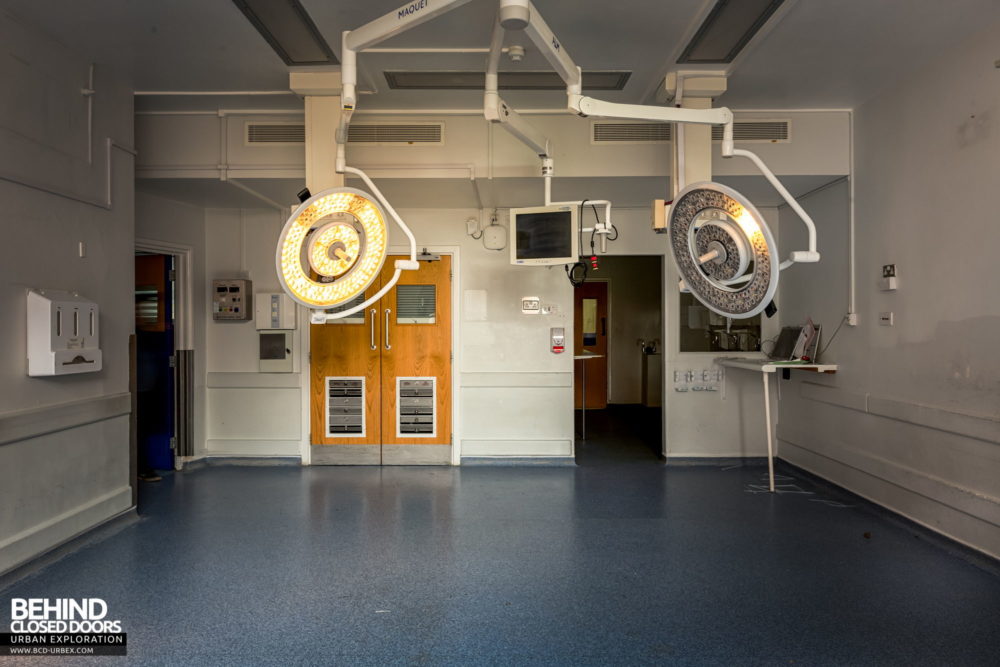 Royal Papworth Hospital - Operating theatre with lights on