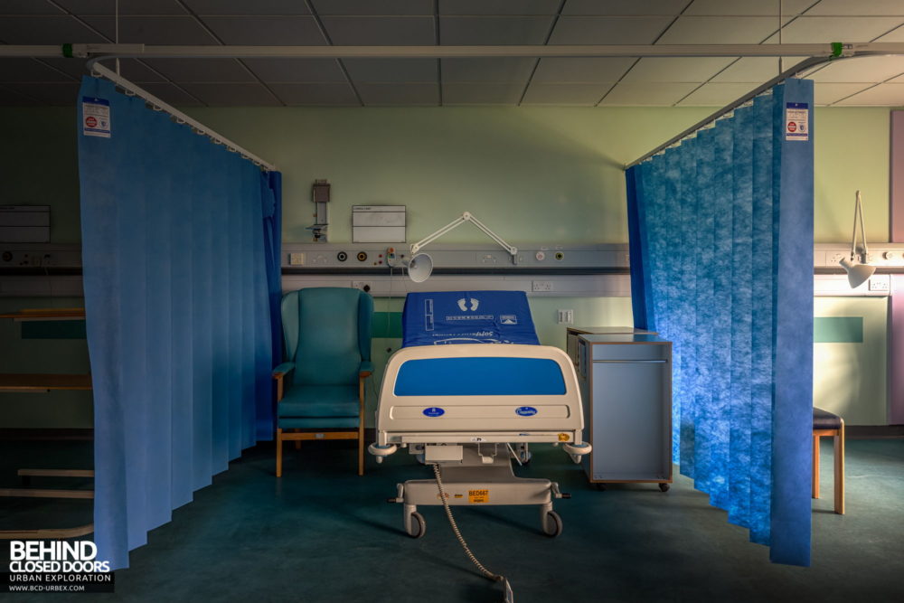 Royal Papworth Hospital - Ward with curtain dividers between beds