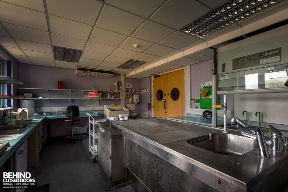 Royal Papworth Hospital - Tissue and body part dissection room